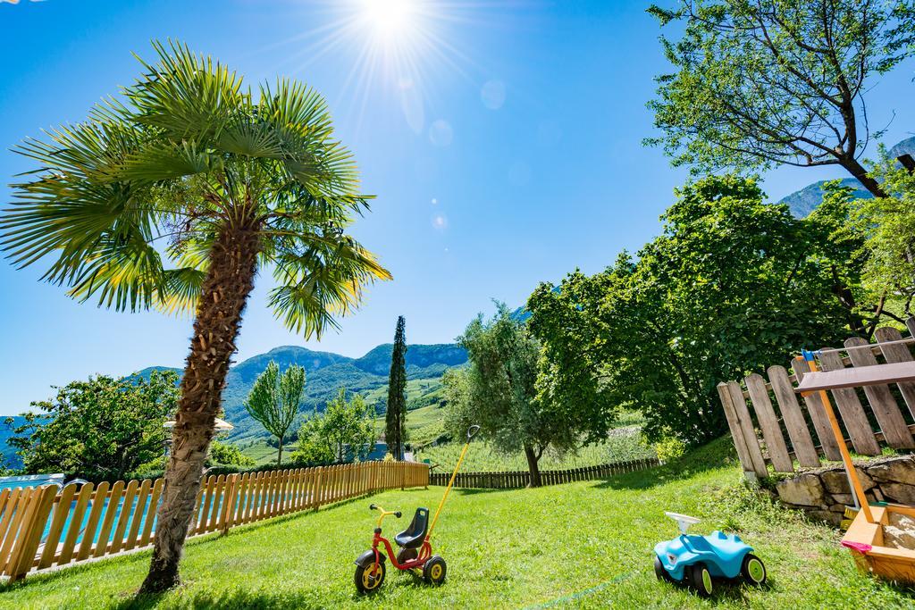 Ferienwohnungen Hof Im Feld Кортачча-сулла-Страда-дель-Віно Екстер'єр фото